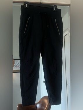 Athleta Trekkie North Joggers in Black size 4 Zipper Pockets Drawstring